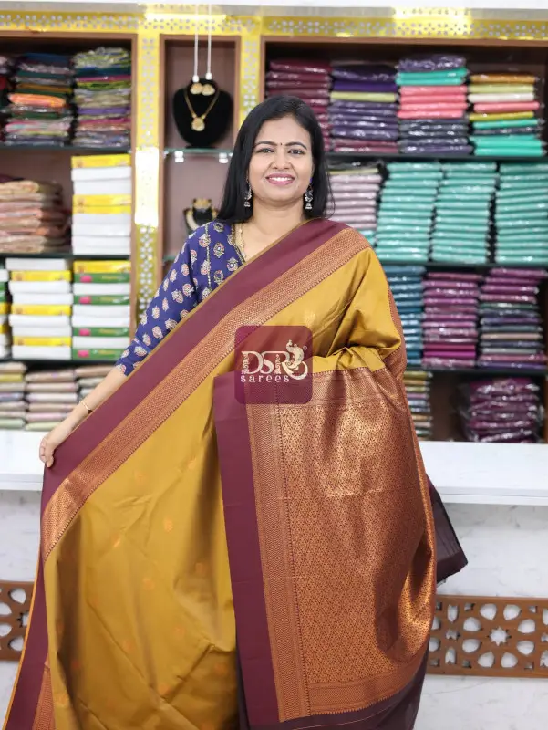 Semi Retta Patta Saree