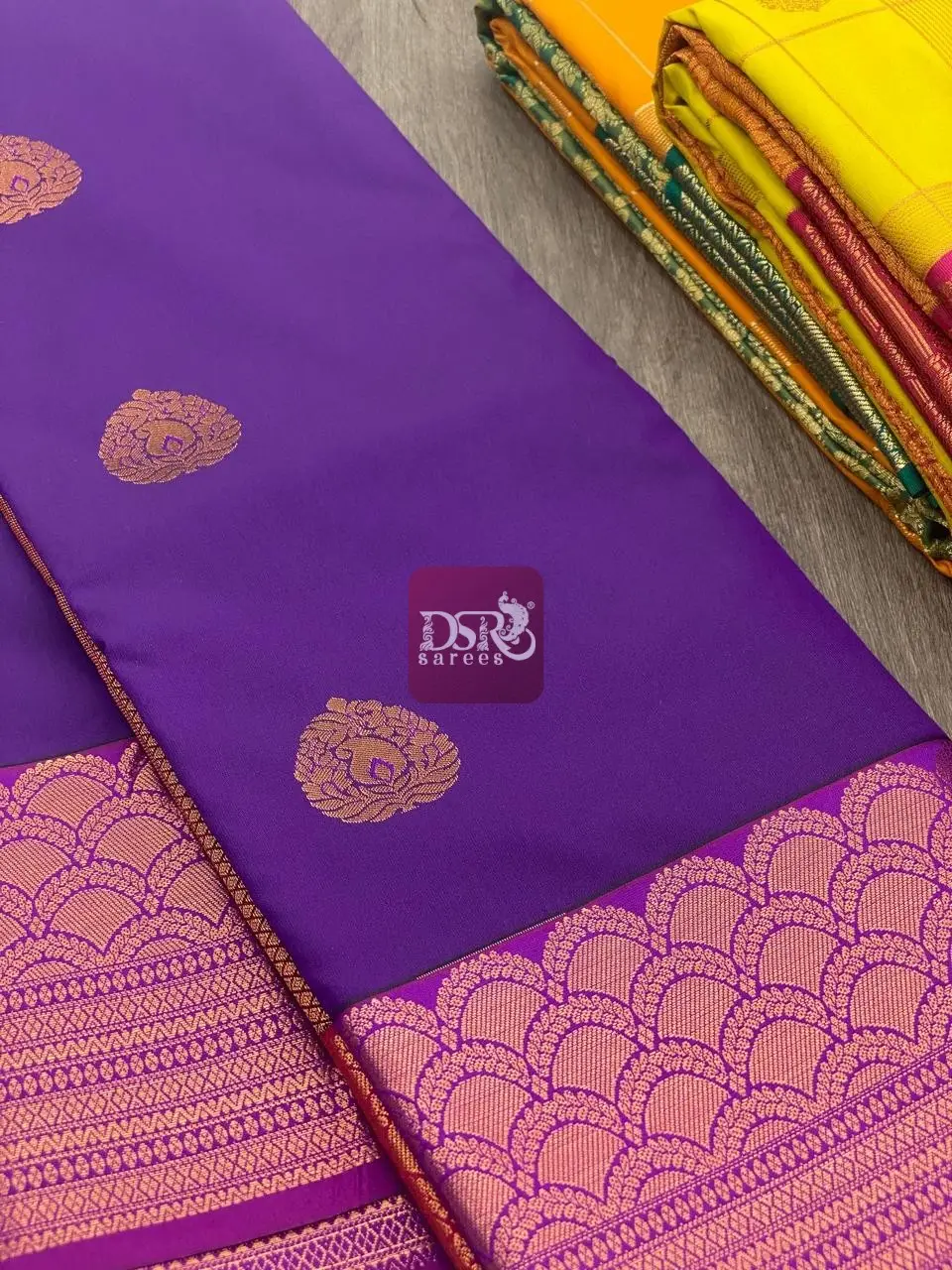 Vairaooshi Body Butta Sarees